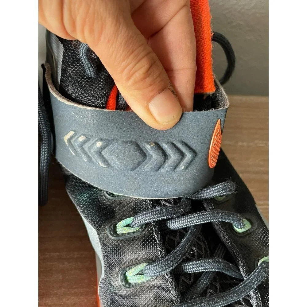 NIKE KIDS BASKETBALL LEBRON JAMES HIGH TOP LACE GRAY ORANGE SIZE 6.5